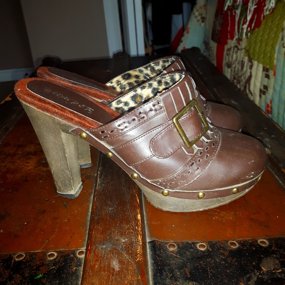 Women's high heel clogs